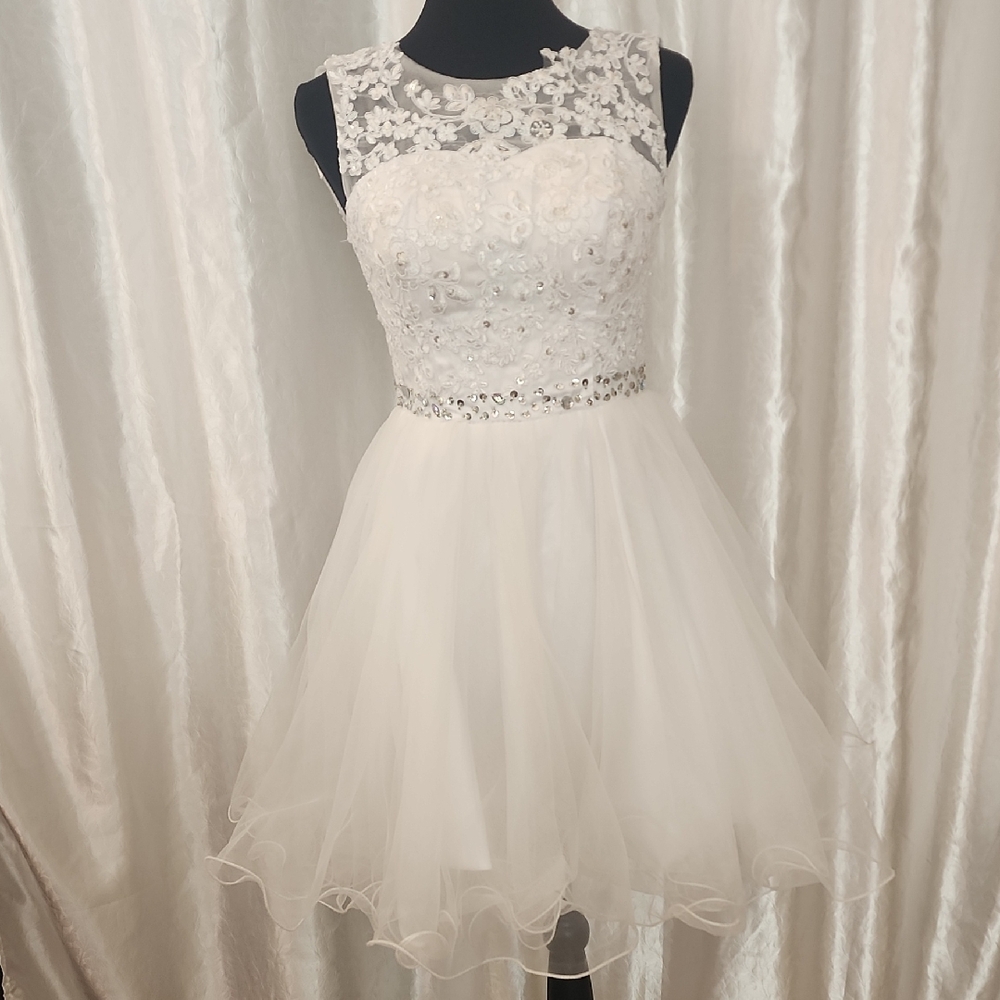 Elegant White Lace Dress